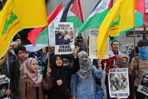 di depan Kantor Perwakilan PBB