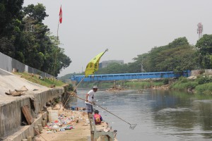 Rongsokan Kali Manggarai