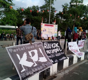 Seniman Tolak Revisi UU KPK