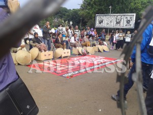 Aksi-Ibu-Ibu-Kendeng-Depan-Istana