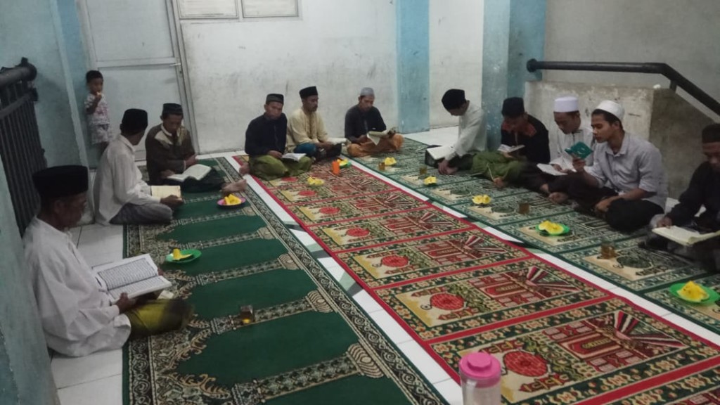tadarus-al-quran-di-bulan-ramadan-ke-6-pengungsi-sampang