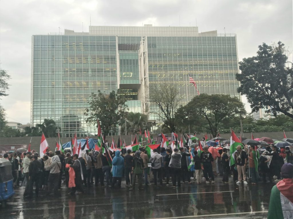 Peringati Hari al-Quds, Massa Geruduk Kantor Dubes AS di Jakarta 4